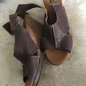 NWOT Brown Clarks Wedge Sandals